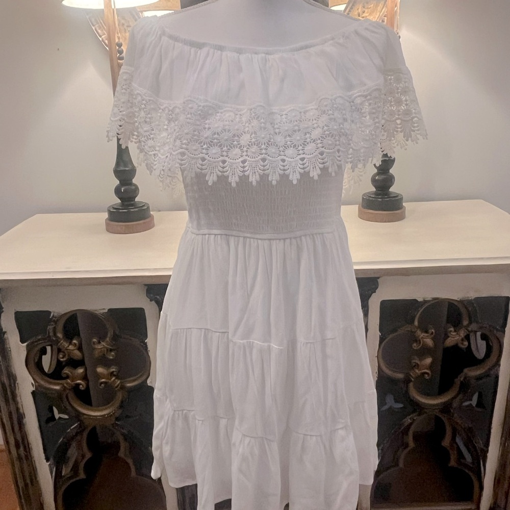 Mi Ami Francesca’s White Off Shoulder Gauzy Dress Romantic Flirty Medium M NWT - Picture 2 of 8